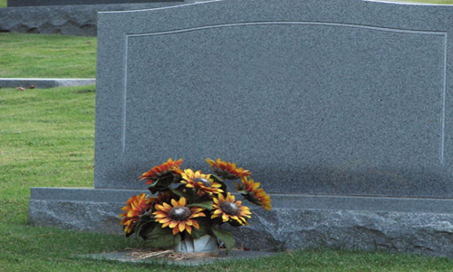 A-blank-tombstone-with-flowers-from-Freerange.png